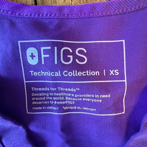 2pc bundle of FIGS Scrub Tops - Picture 4 of 16